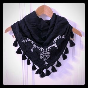 Infinity scarf with tassles